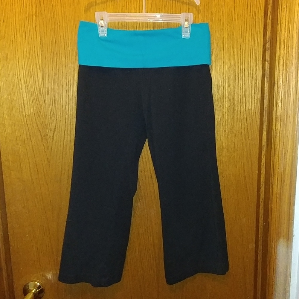 No Boundaries Capri Yoga Pants